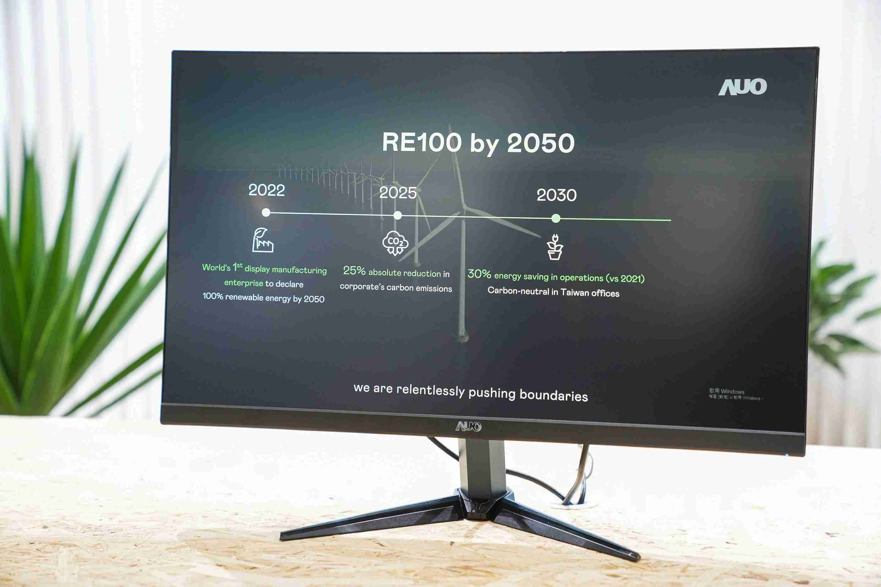 银河集团关注产品生命周期各阶段的永续性，，携手客户、、、、供货商实践永续原物料，，，积极将再生原物料导入绿色产品，，，，在DJSI永续原物料项目获得同产业最高分