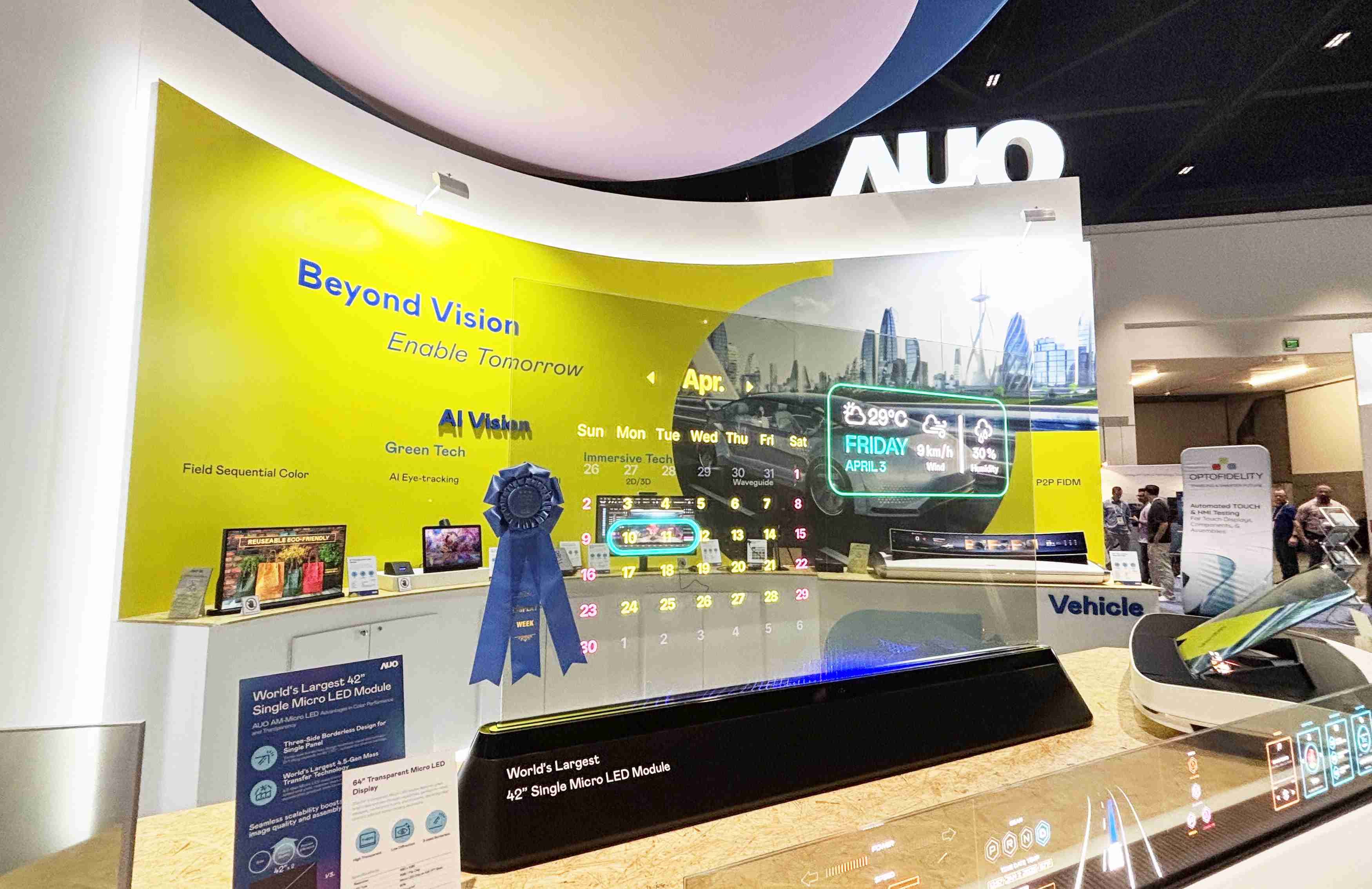 银河集团64吋透明Micro LED显示器获〝最佳Micro LED技术应用奖〞，，其绝妙的透明穿透特性，，同时具备1,000 nits的高亮度表现，，，并透过精细的无缝拼接延伸，，可依需求灵活应用于多元场域，，，，展现出Micro LED显示技术划时空的无限潜力